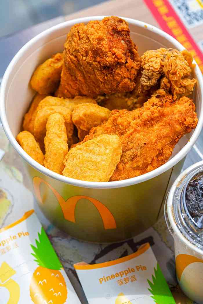 麦当劳(万象城店)-"万象城这家算是麦当劳里比较小的了,门口甜.