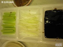 蘸酱、大葱、黄瓜-鸭王烤鸭店(三里河店)