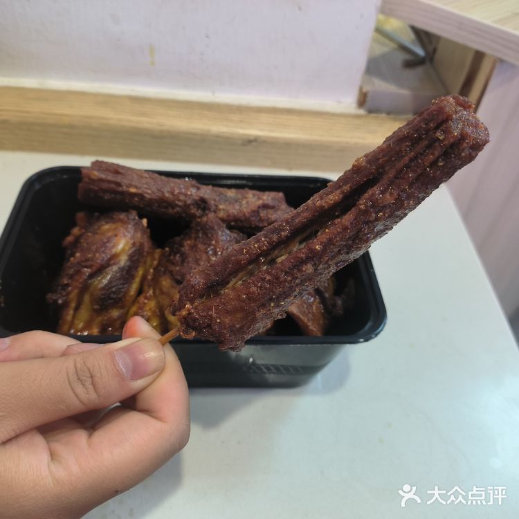 季峰一手鸭脖