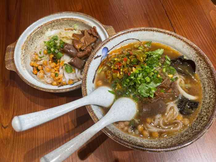 三洲牛杂(万象城店)-"[薄荷]环境:在万象城六楼时间门口黑白.