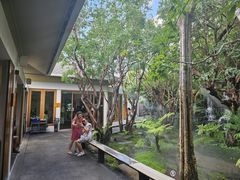 -Chom Cafe and Restaurant