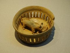 西晋·越窑陶猪圈-嘉定博物馆