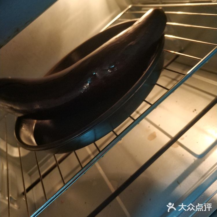 烤瘪了的茄子[调皮]