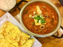 【金北顺大锅家】猪颈肉泡菜汤+鸡蛋卷-金北顺大锅家(신사본점)