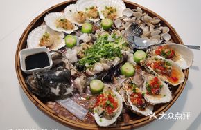 Steamed Barracuda and Seafood Platter