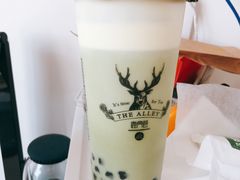 抹茶白桃鲜奶-鹿角巷The Alley(龙湖天街店)