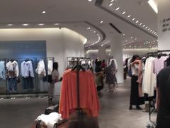 -URBAN REVIVO(高德置地广场·春广场店)