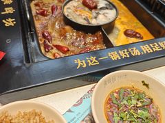 -老牌坊云南鱼豆花火锅(哈西万达店)