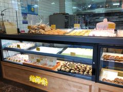 面包甜点陈列柜-鲍师傅糕点(江苏路店)