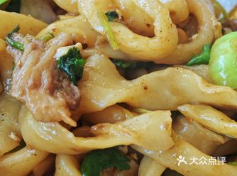 家里送的羊肉，选肥瘦相间肋条，去血水，切片