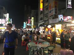 -六合夜市
