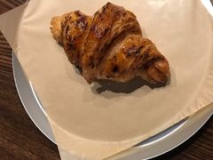 海盐焦糖牛角包-来回·咖啡(天河南店)