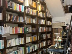 -房角石咖啡与书(吉大南校店)