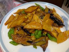 地三鲜-东北哈尔滨酱骨头馆房掌柜铁锅炖