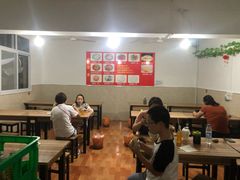 大堂-老字号杨坡红油米线腊汁肉夹馍(东四道巷店)