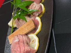 -山川小町·极番烧肉(新地假日广场店)