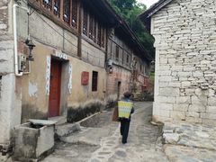 -高荡千年布依古寨旅游景区