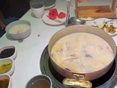 胡椒猪肚鸡-洪氏嗨捞·广东猪肚鸡·椰子鸡火锅(西咸万象城店)