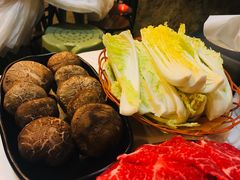 -鲜入围煮花胶鸡海鲜火锅