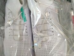 -京伟修鞋洗鞋奢侈品皮具护理店