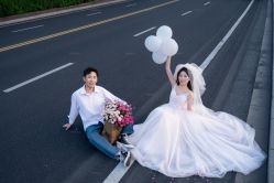 -雪中彩影婚纱摄影·微光艺术中心