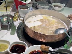 -洪氏嗨捞·广东猪肚鸡·椰子鸡火锅(西咸万象城店)