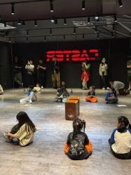 -CASTER跳舞俱乐部