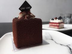 -UNI UNI(环亚凯瑟琳店)