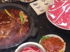 -茅草房·河畔园林火锅