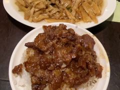 卤肉饭-壹等品霸王猪脚(世紀廣場旁)