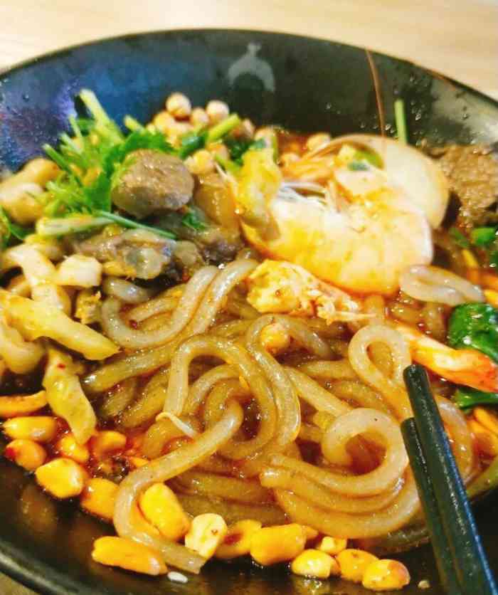 蓉城蔡小蔡酸辣粉(全家乐美食城店)-"「海鲜酸辣粉」负一楼的美食城里