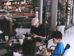 -LEO CAFE
