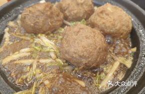 Braised Pork Meatballs with Baby Bok Choy in Clay Pot