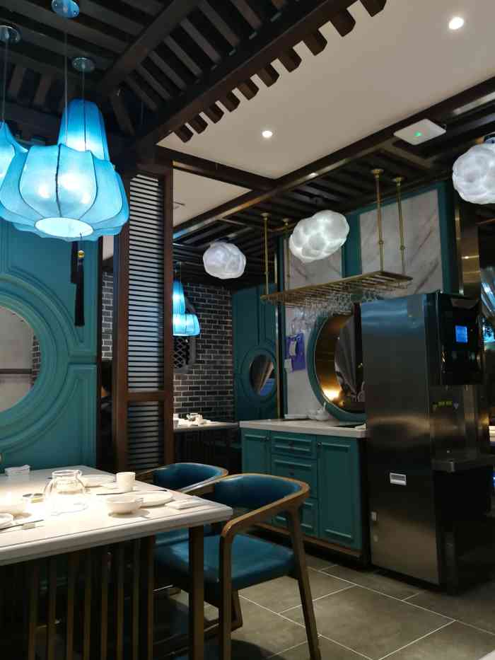 南塘湾中国菜(万利国际上流汇购物广场店)-"[薄荷]环境:装修很气派,两