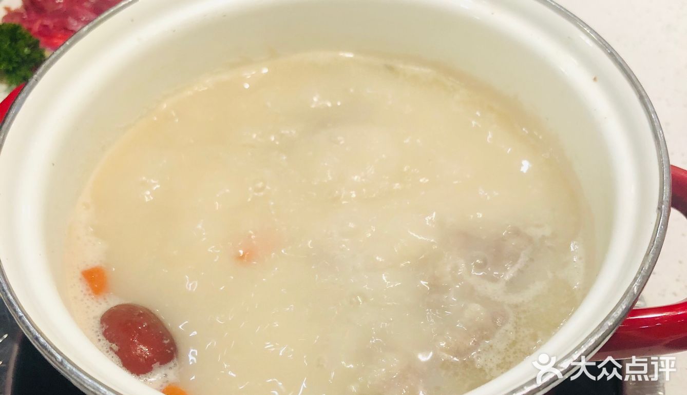 菜品还是挺足量的，也比较干净。就是摆盘可以在好看点呢