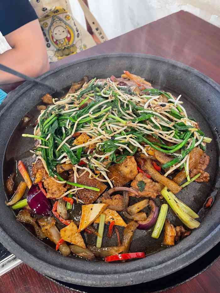 一烙锅(友谊路店)-"周末和朋友约了着家很出名的罗锅,堂子很大.