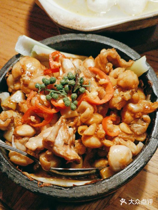 新白鹿餐厅(百联中环店)石锅牛蛙图片