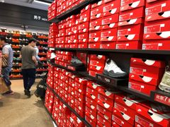 -NIKE上海青浦换季优惠店