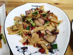 脆笋炒腊肉-回家湘菜馆(浮山后店)