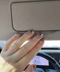 -赢韵美甲美睫瑞士净斑中心