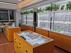 -视野联行眼镜•蔡司•依视路(温江店)