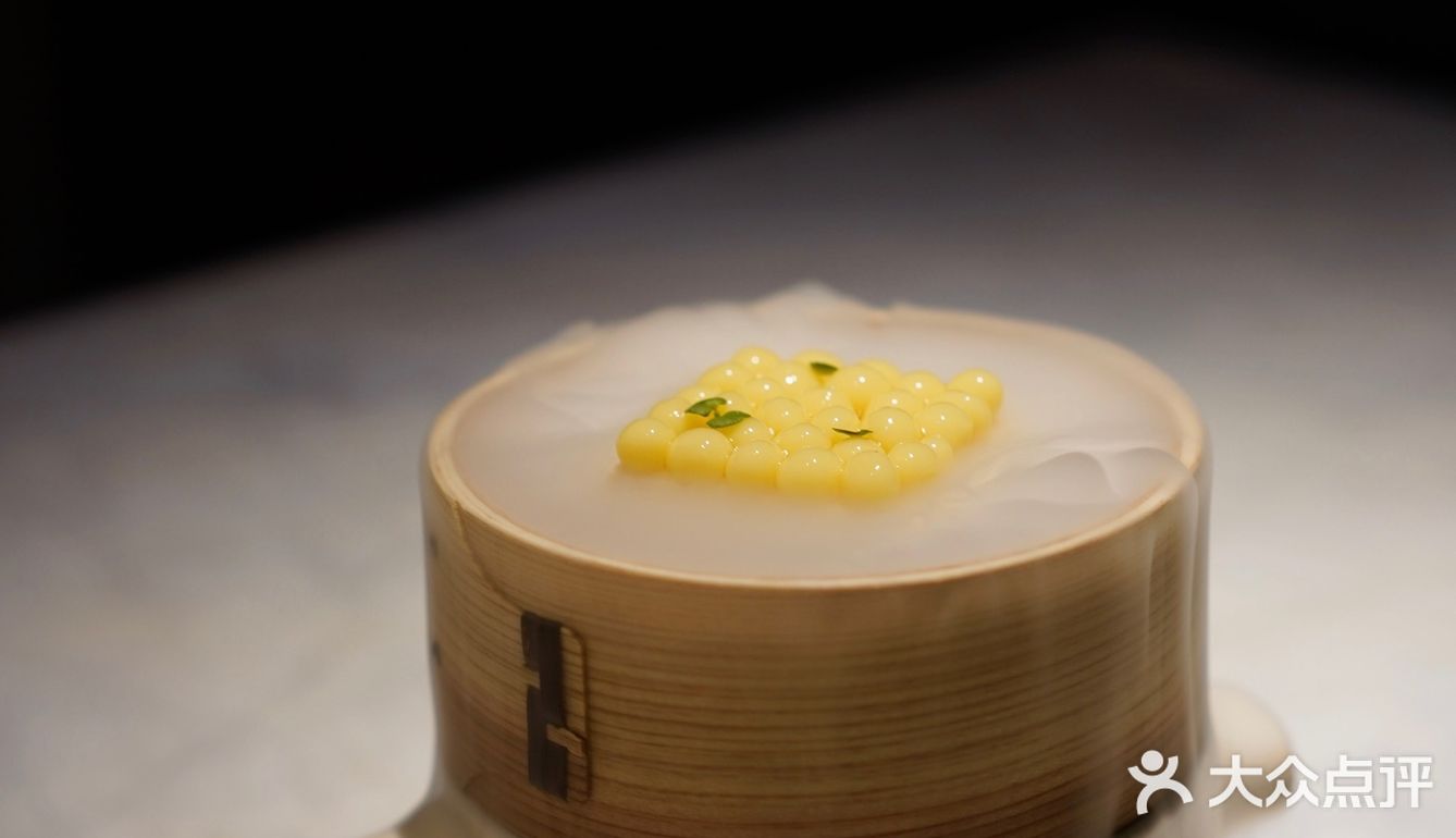 咸蛋黄融入奶油 整块的味道是很均匀平衡的