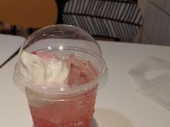 草莓麦旋酷-麦当劳(七宝乐购店)