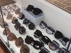 -MiRi眼镜连锁·蔡司·尼康控优点合作店(莘庄店)