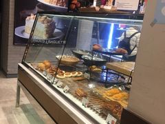 面包甜点陈列柜-巴黎贝甜(周浦海印店)