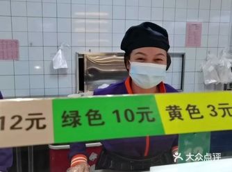 心爱的神医宝贝夫君张涤午餐给我爸和护工于姐在医院食堂