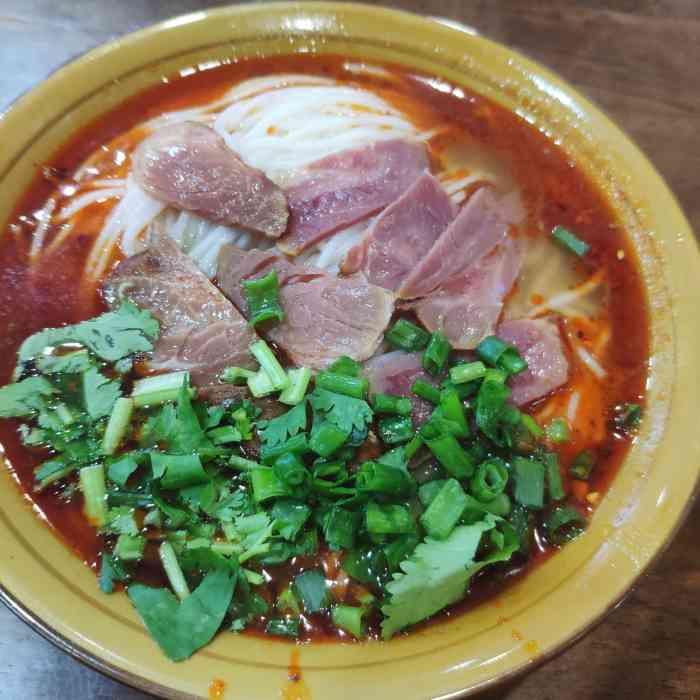 罗军包子(总店)-"这里是罗军包子总店哟,话说乐山已经开了好.