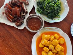 -黄记四更烤乳猪店