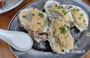 Steamed Oyster with Garlic