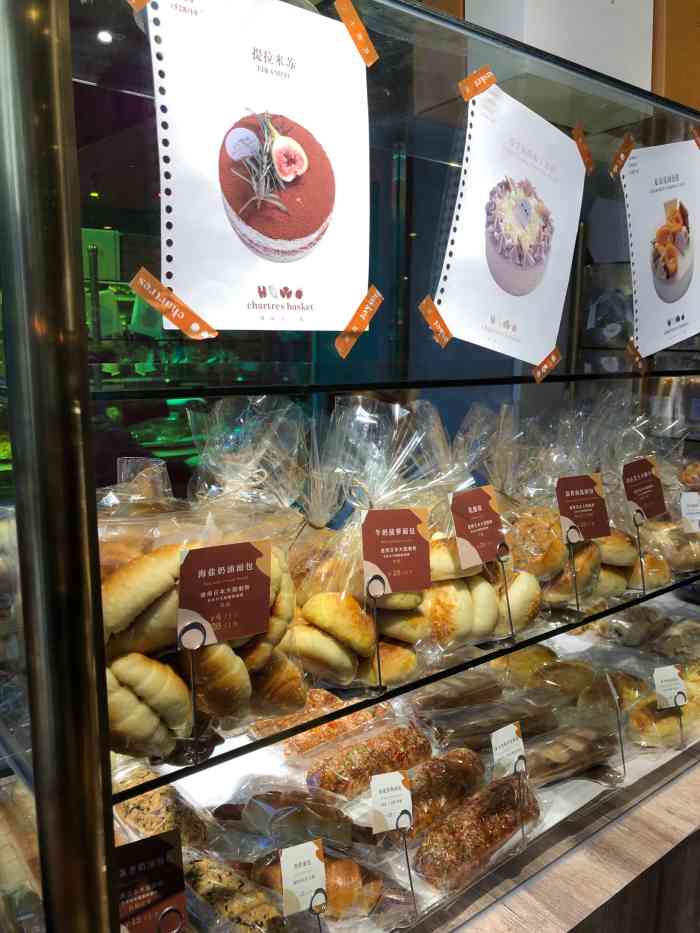 夏朵十二篮(滨江店)-"带儿子玩好晚上有时路过会去买几个面包,在.